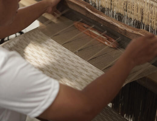 Pinisi on the loom: Shades are hand-woven to the size of the window